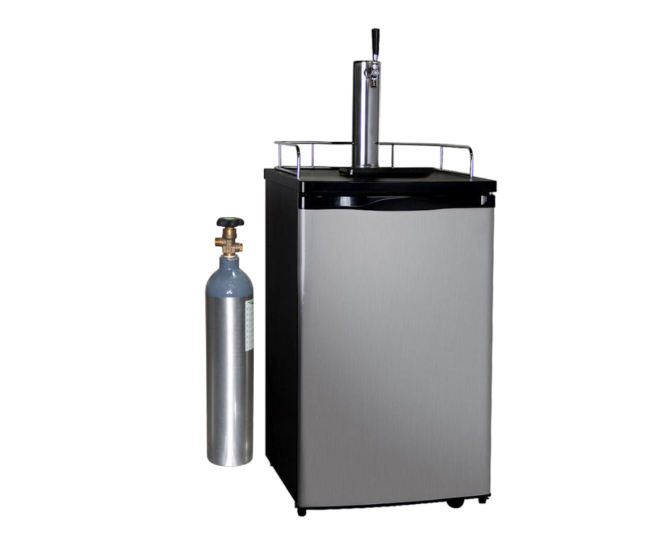 Homebrew kegerator with cylinder